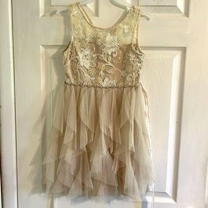 Size 7 girls party and formal dress! Like new.
